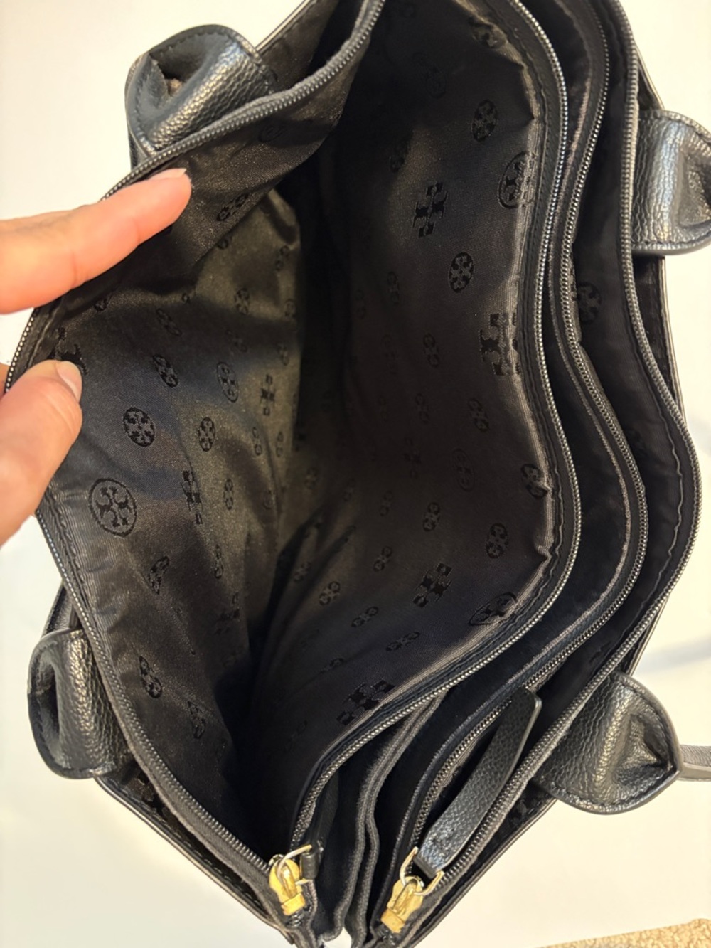 Tory Burch Black Pebbled Leather Tote with Logo - Picture 3 of 12